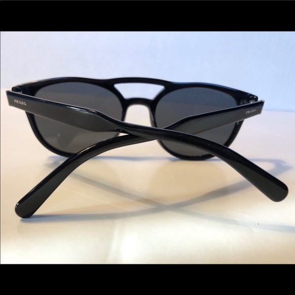 Prada sunglasses - Picture 4 of 6